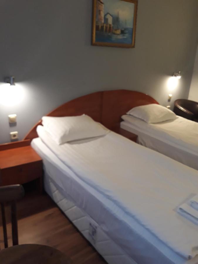 Three Dolphins Hotel With Rooftop Terracе 瓦爾納 外观 照片