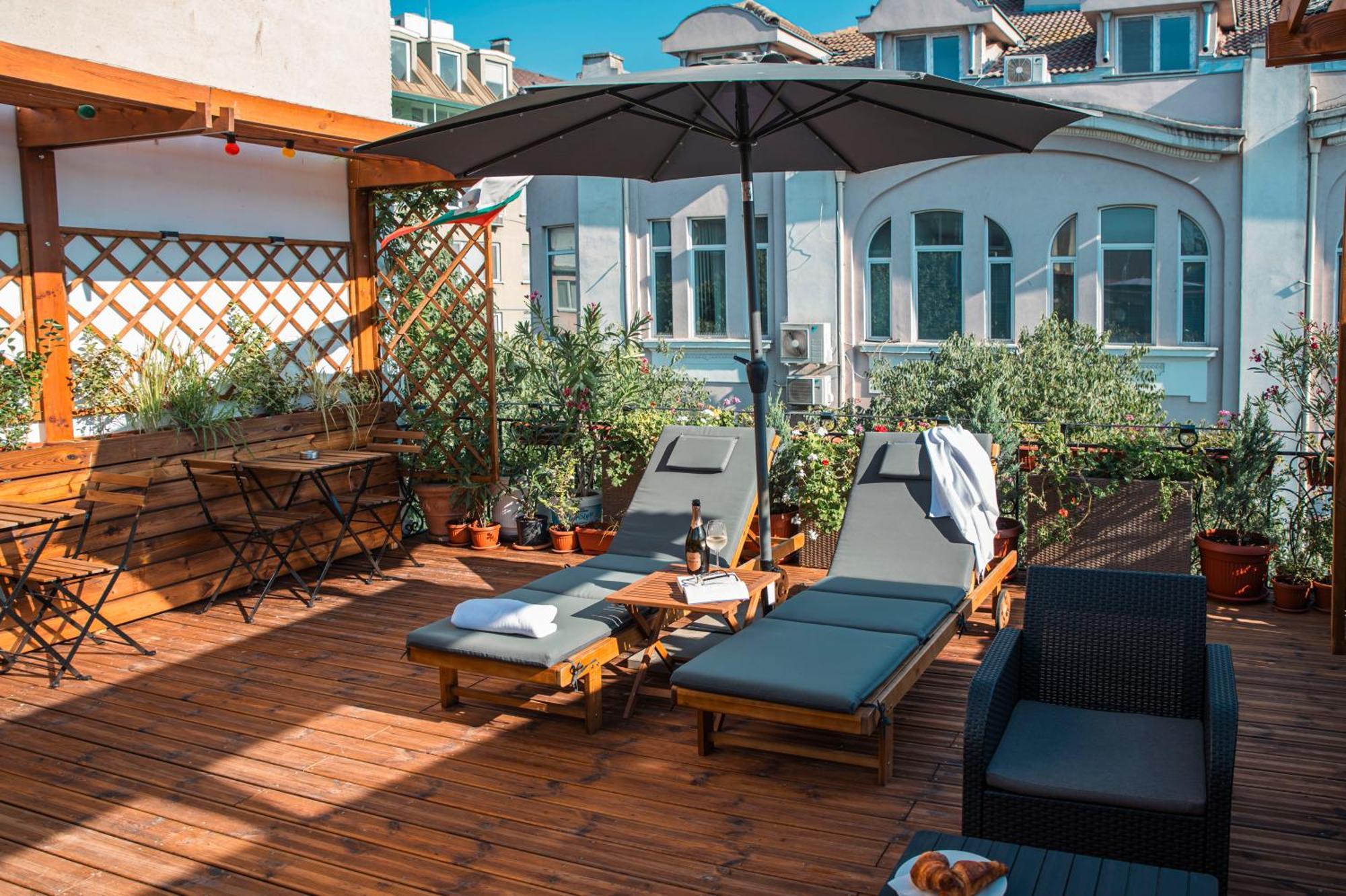 Three Dolphins Hotel With Rooftop Terracе 瓦爾納 外观 照片